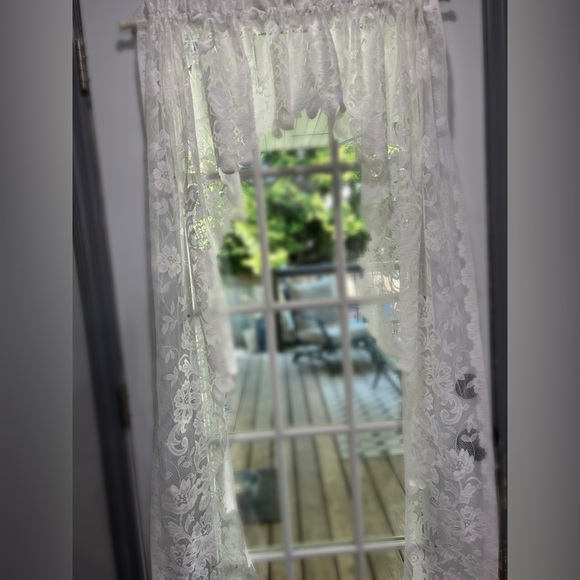 Brand New White Lace Swags (3 pairs) - Picture 2 of 3